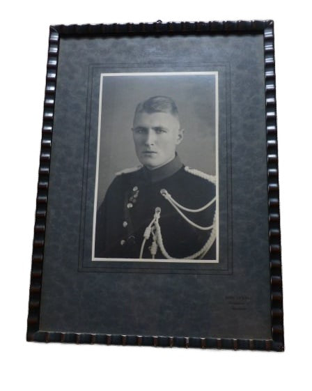 Ingelijste foto van een Marechausser  -1936
