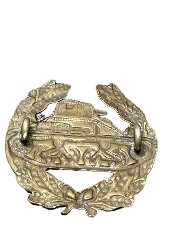 Emblème du béret argenté du véhicule de combat KNIL hover image