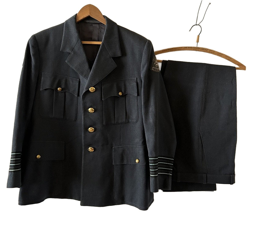 Luchtmacht tenue met  KNIL Voortrekkers embleem en pantalon