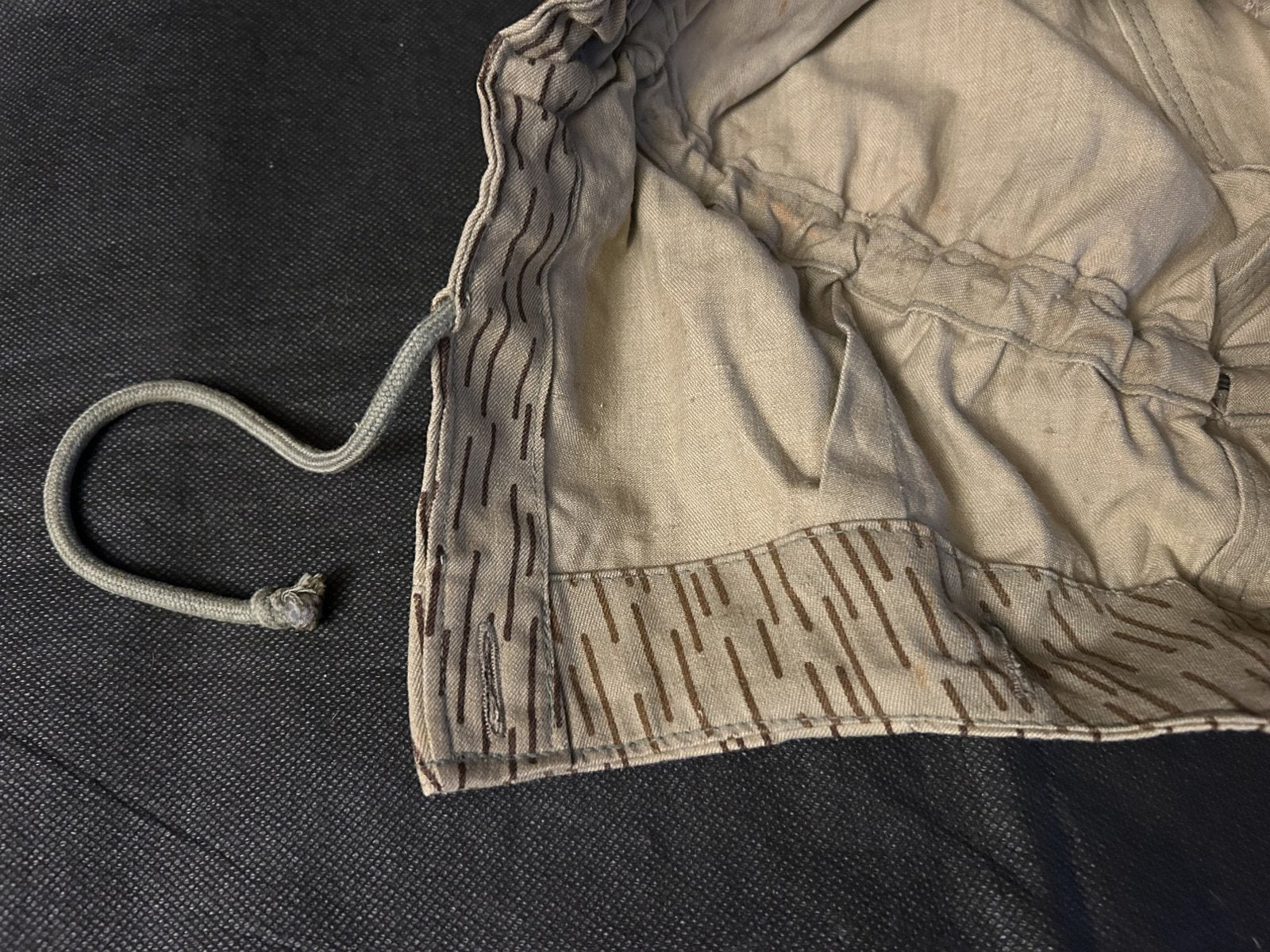 NVA 1ste type Strichtarn helm overtrek