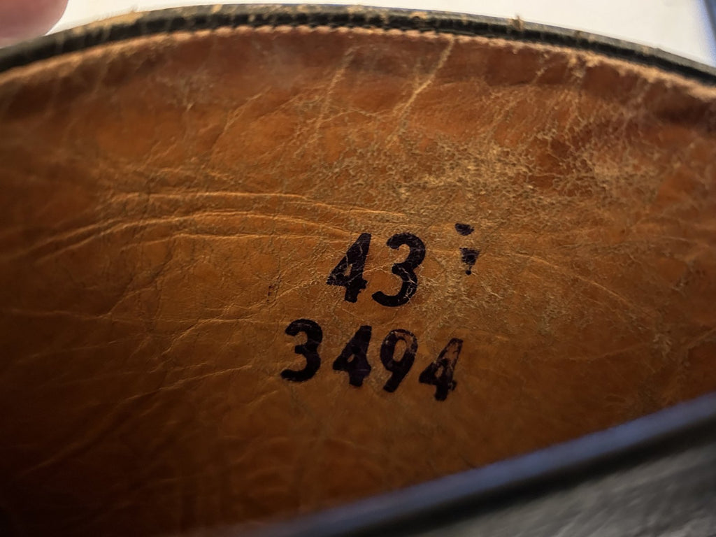 Zwart lederen beenkappen 1943