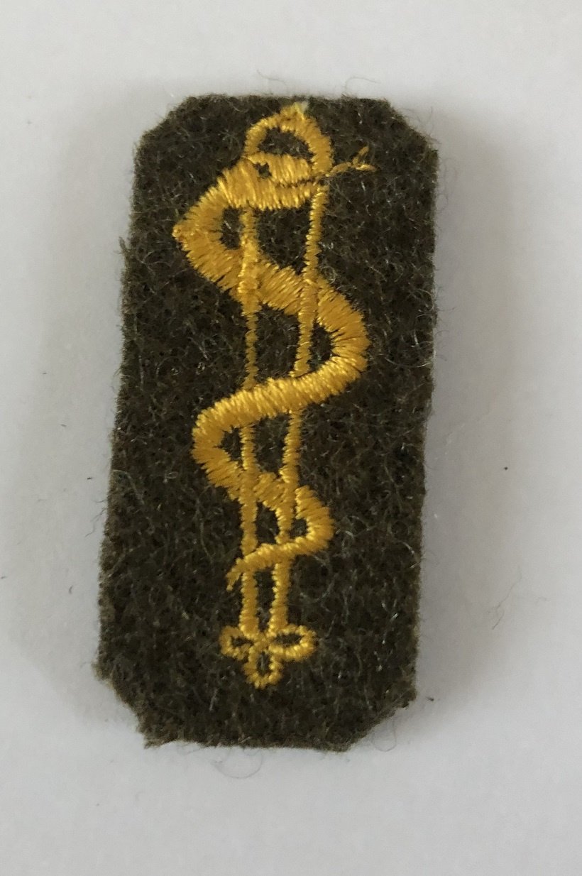 Mouwembleem gewonden verzorger KL 1950