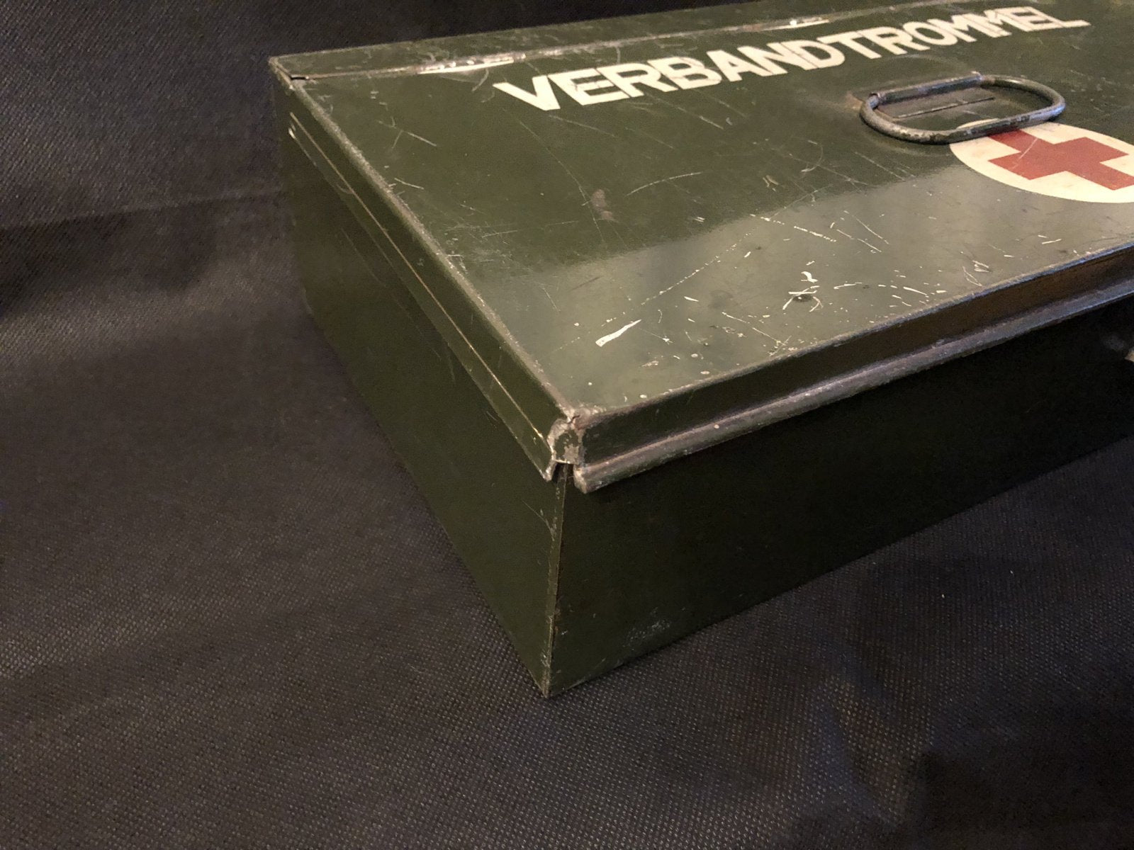 Verbandtrommel Nederlandsche Roode kruis uit de 30-40er jaren