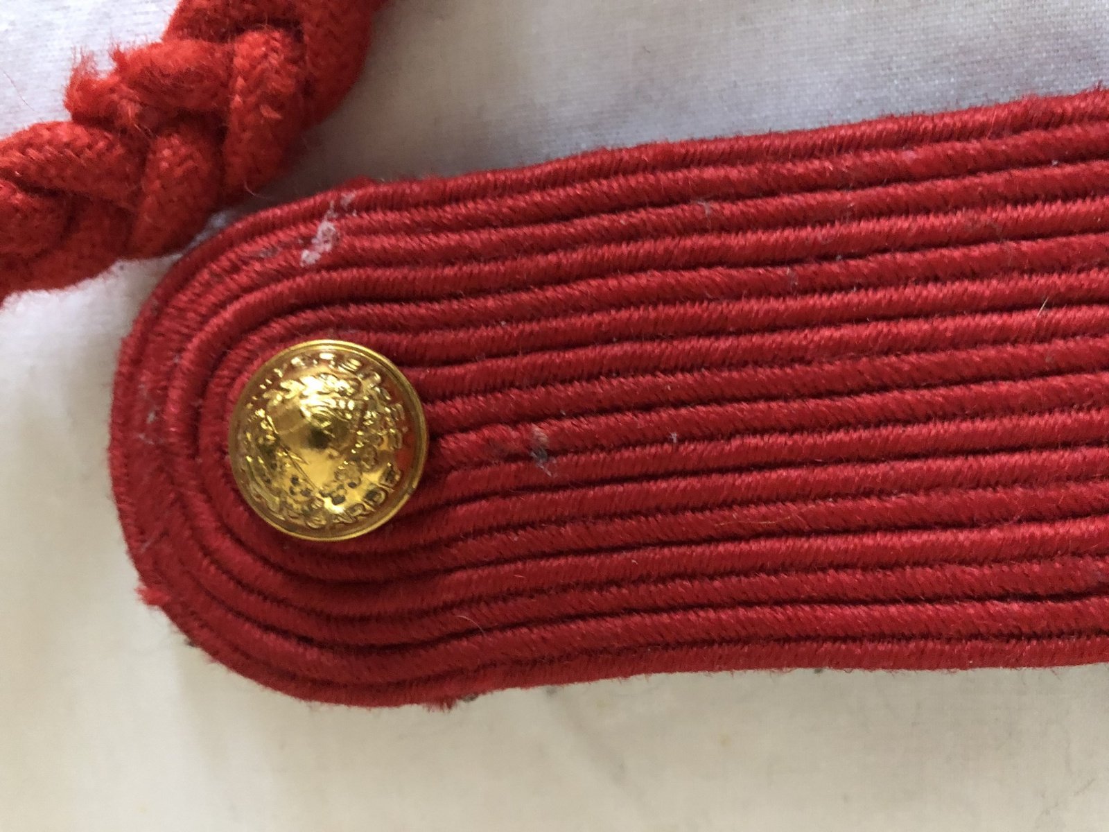 paire d'épaulettes de troupe de garde républicain obsolète Doré/Rouge paire d'épaulettes de troupe de garde républicain obsolète Doré/Rouge