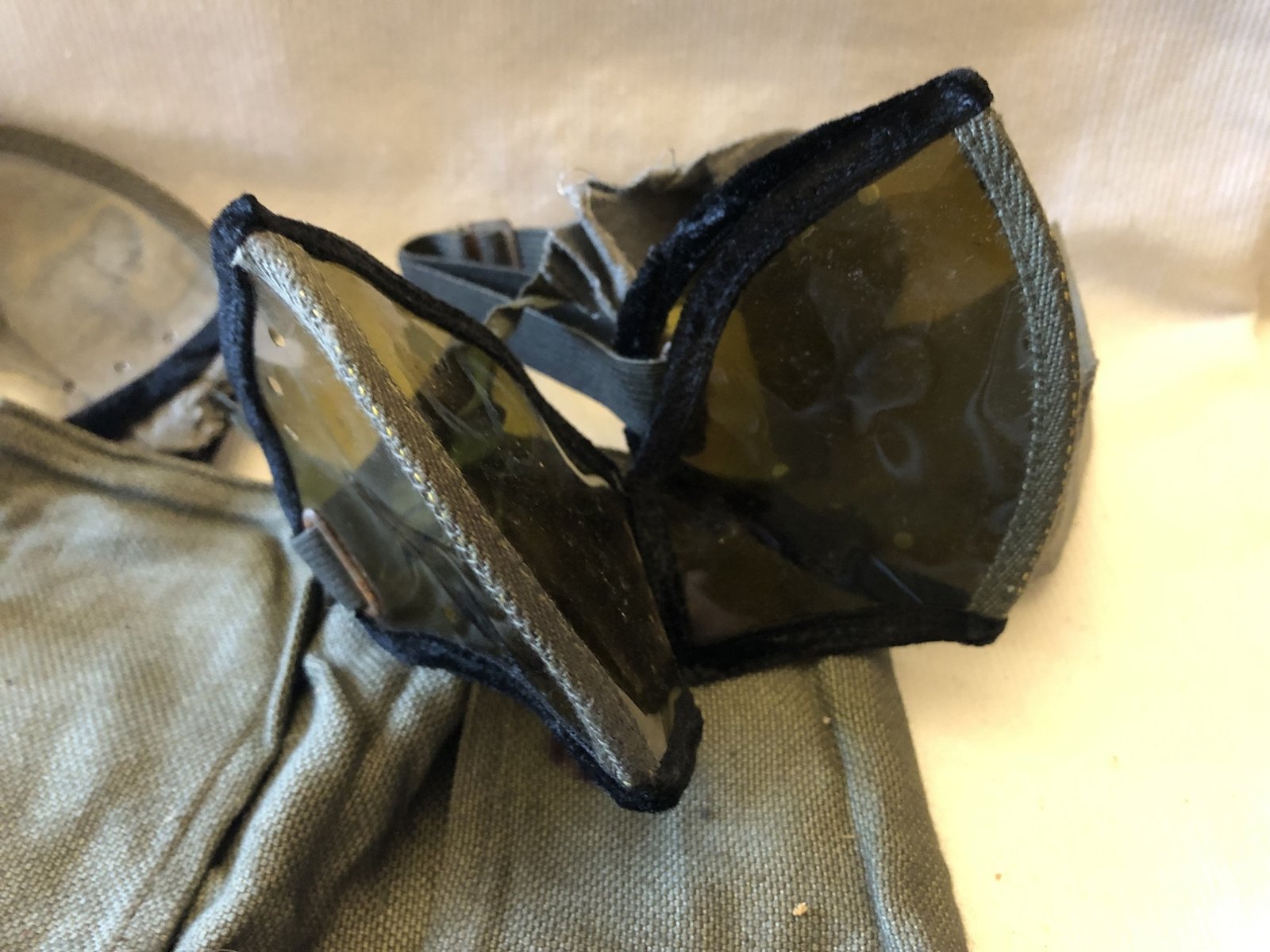 2 Wehrmacht stofbrillen in hoesje wo2 ( Augenschützer)