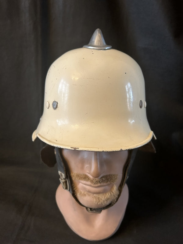 Deutsche Feuerwehr helm uit de 40-50 er jaren hover image