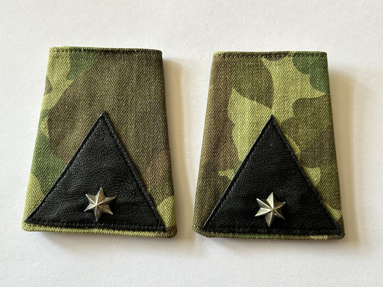 1 paar schuifpassanten Speciale Troepen KNIL