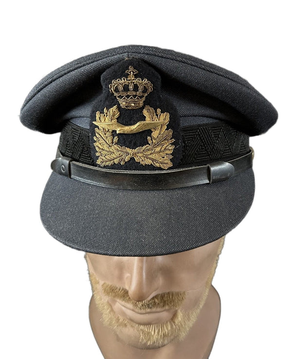 KLU Officiers pet 60er jaren hover image