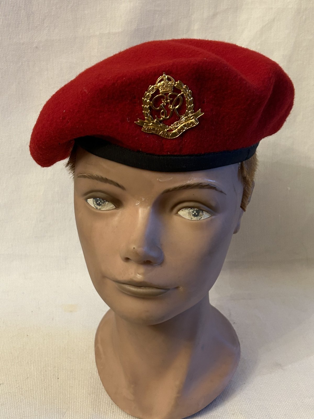 Engelse Militaire Politie baret
