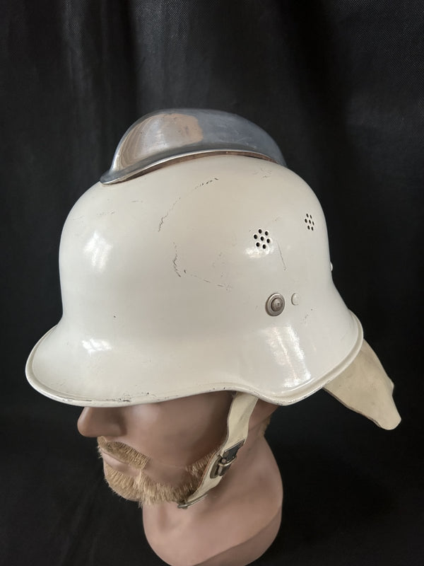 Casque Deutsche Feuerwehr des années 1950 hover image